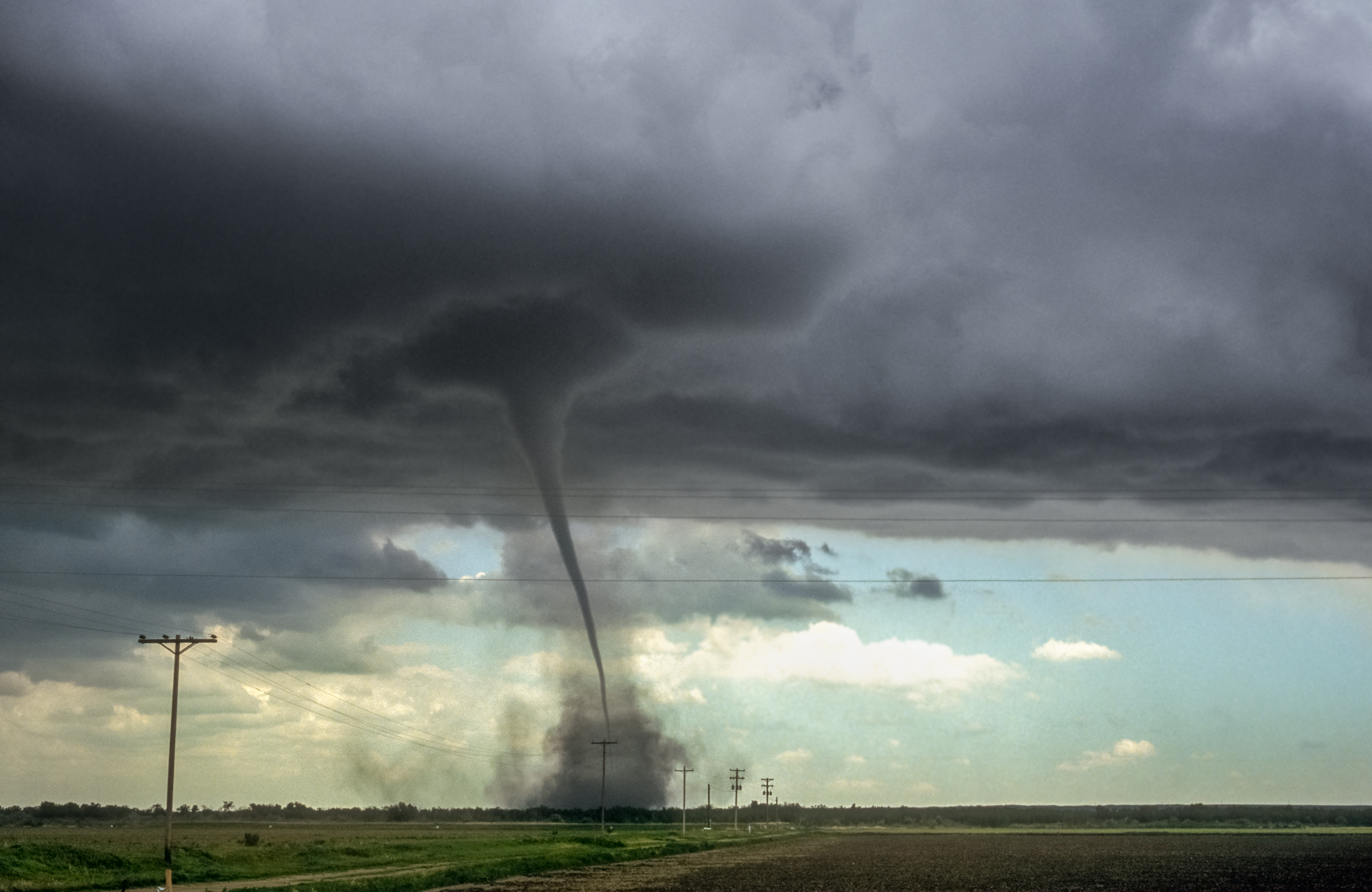 Passenger Captures ‘Terrifying’ View of Colorado Tornado From Plane Window [Video]