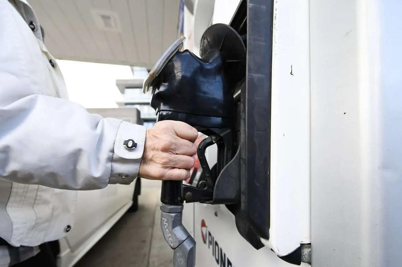Inflation slows sharply in Canada as consumer carbon price ends [Video]