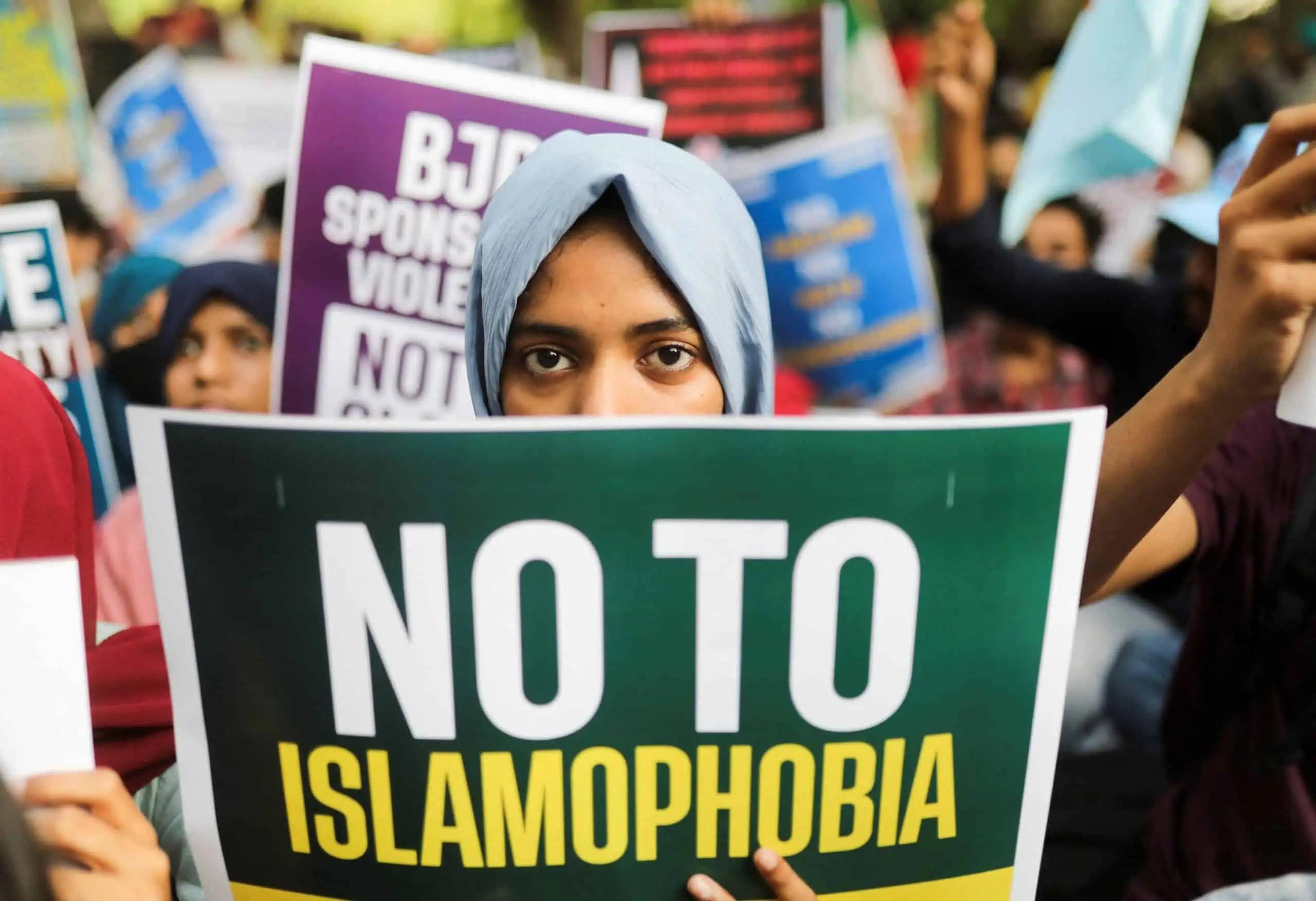 Ontario town targeted with double dose of anti-Muslim graffiti [Video]
