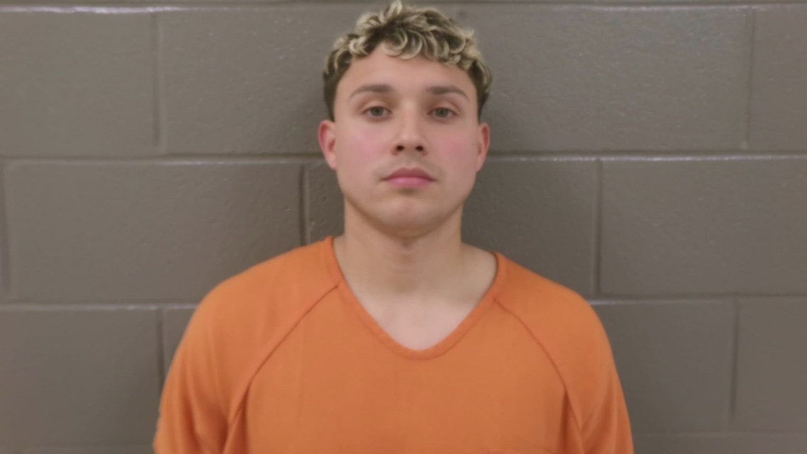 Ohio school district says adult pretending to be student has attended classes since January 2024 [Video]