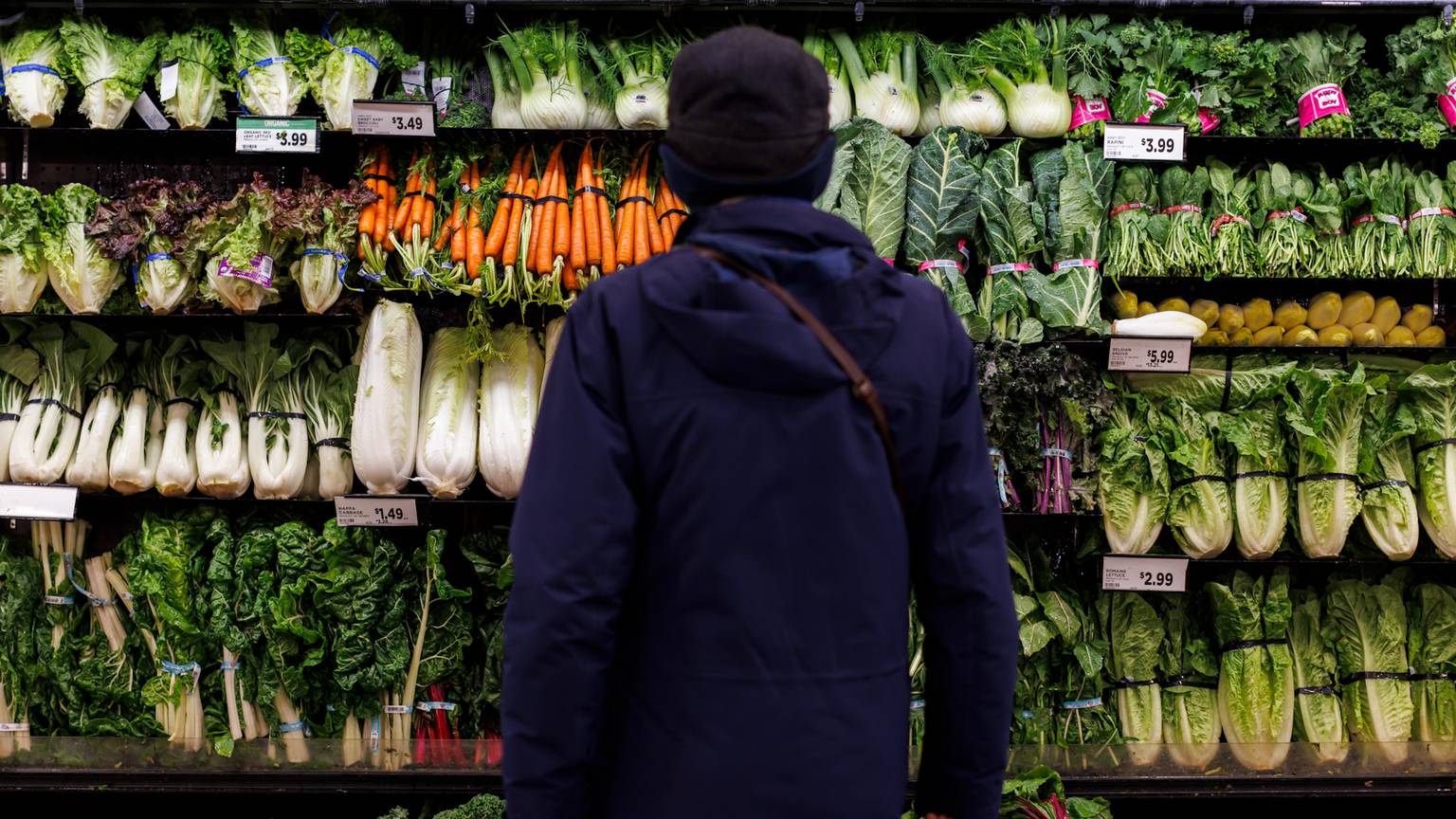 Inflation cools in April but signs of pressure building at grocery stores [Video]