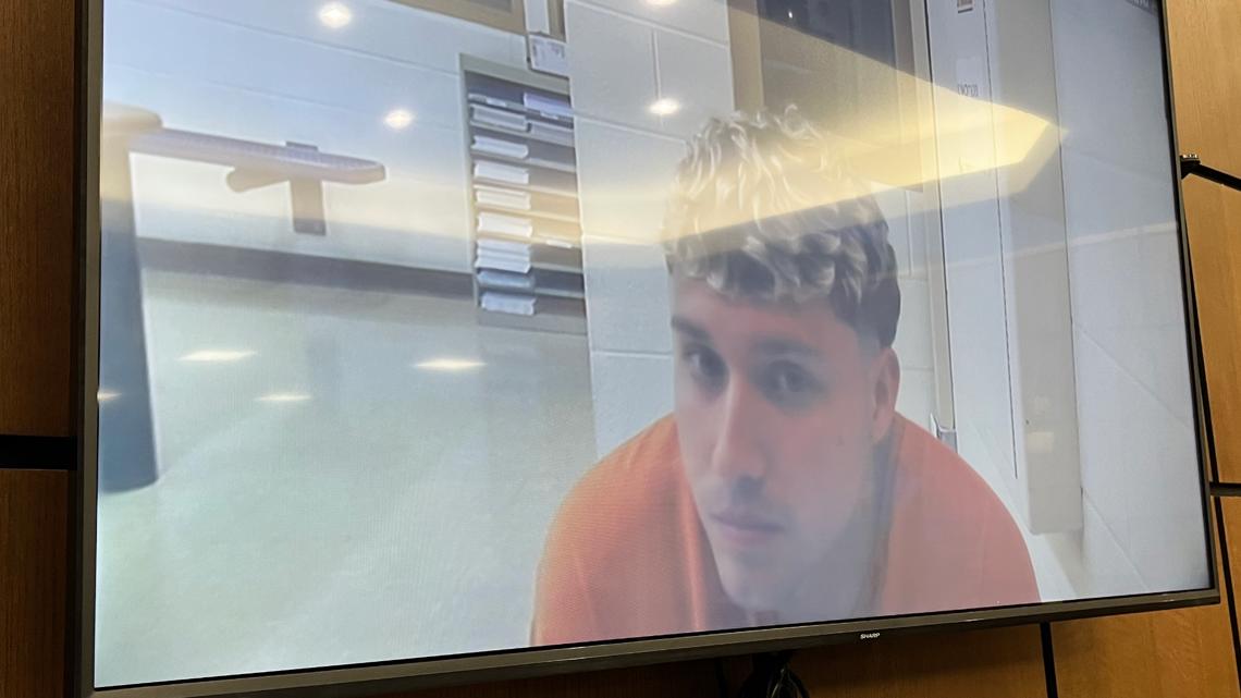 Anthony Labrador arrested Monday for posing as Perrysburg High student [Video]