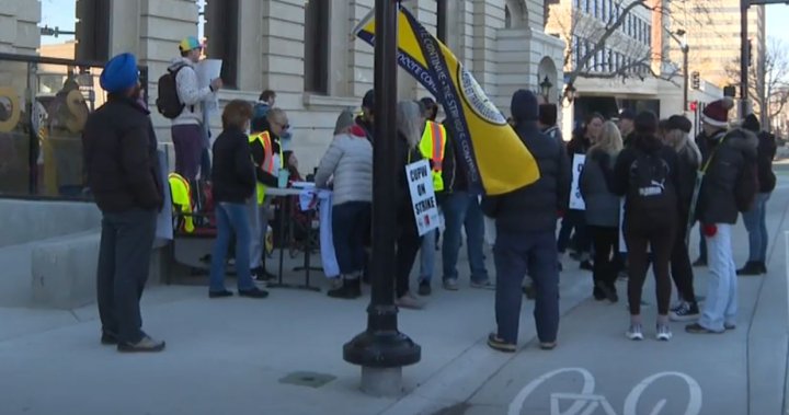 Lethbridge small business anxious about possible Canada Post strike [Video]