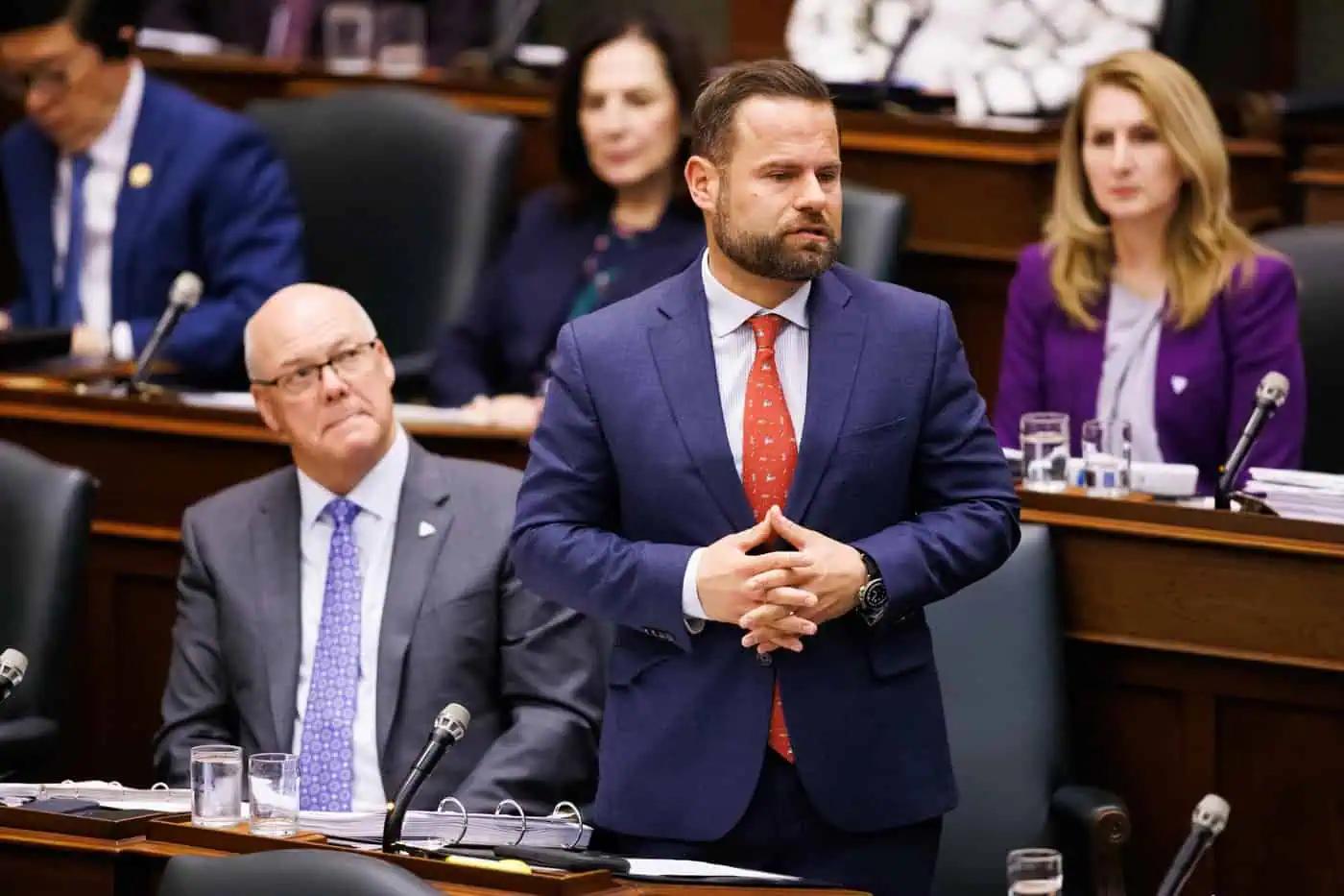 Ontario to require defibrillators on construction sites [Video]