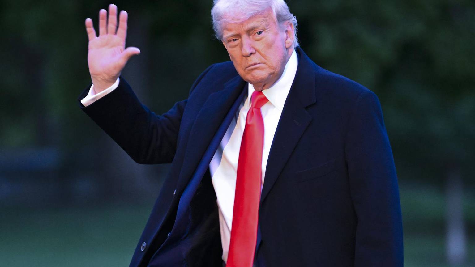 Trump threatens 50% tariffs on EU and 25% penalties on Apple [Video]