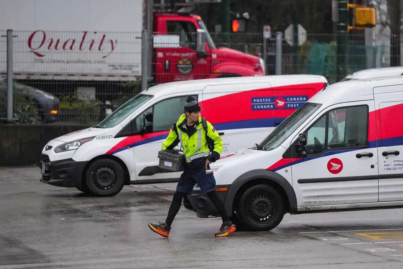 Ongoing strike threat could push more customers away from a struggling Canada Post [Video]