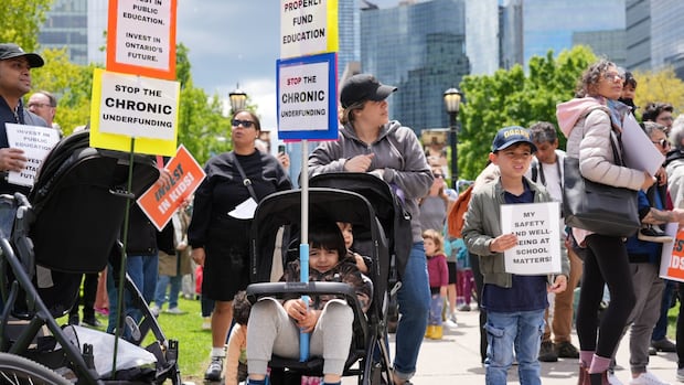 Ontario teachers demand province increase education funding [Video]