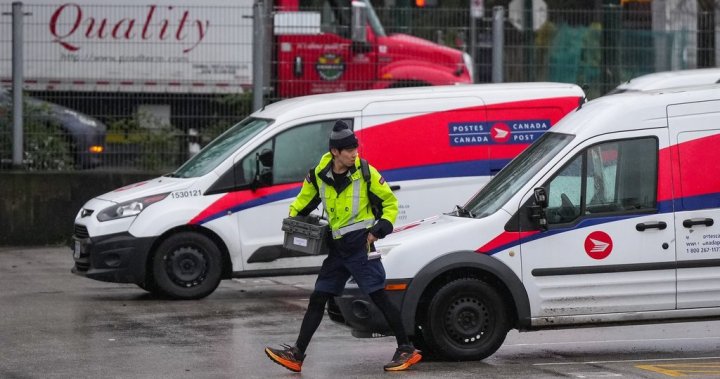 Canada Post strike: Union reviewing latest offer amid overtime ban - National [Video]