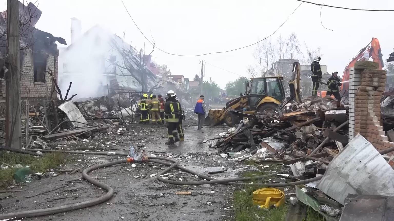 Residents of village near Kyiv react after Russian attack hits their homes [Video]