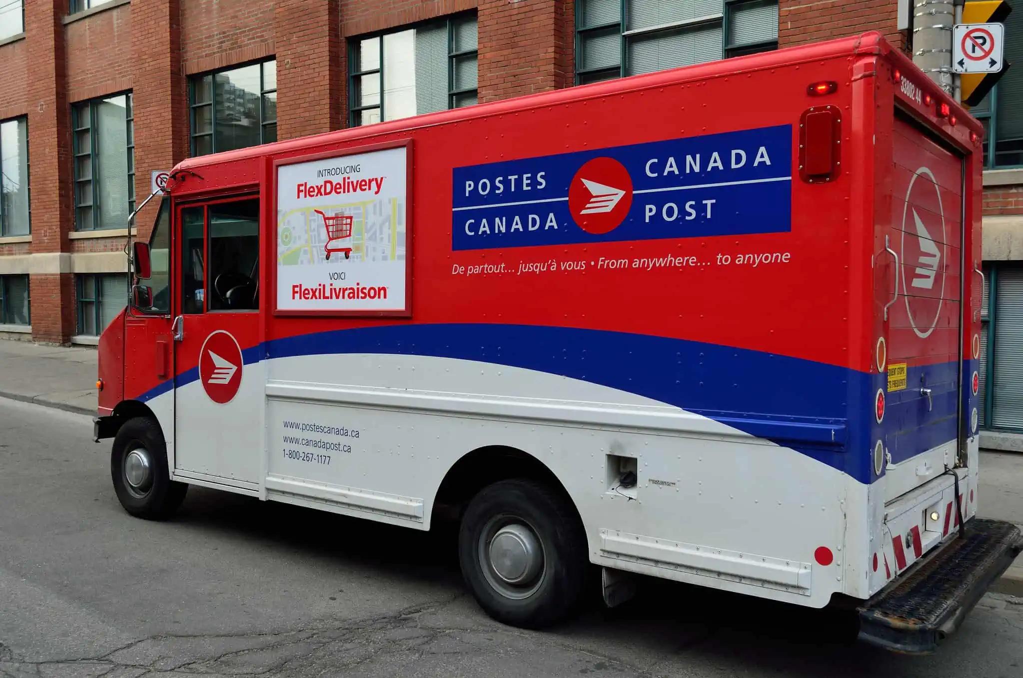 Canada Post, union meet with mediator as overtime ban drags on [Video]