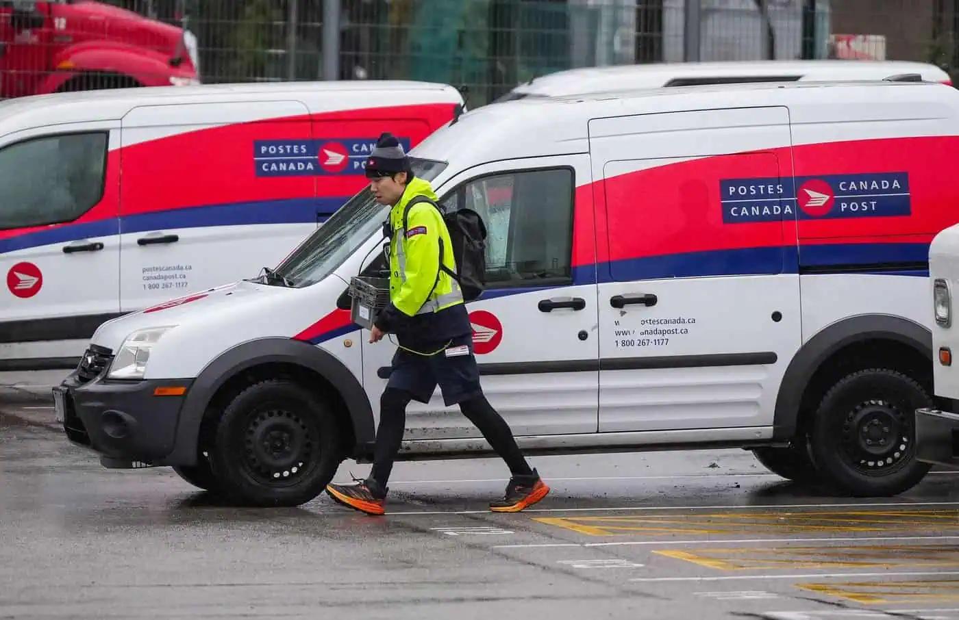 Parcel volume down 50% from last year amid overtime ban, Canada Post says [Video]