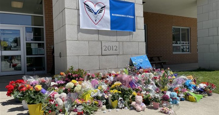 Condolences pour in after 4 students, 1 teacher killed in Ontario crash [Video]