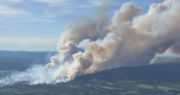 Swan Hills under evacuation as wildfire threatens northern Alberta town [Video]