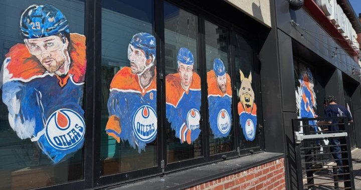 Edmonton Oilers mural painted on downtown pub - Edmonton [Video]