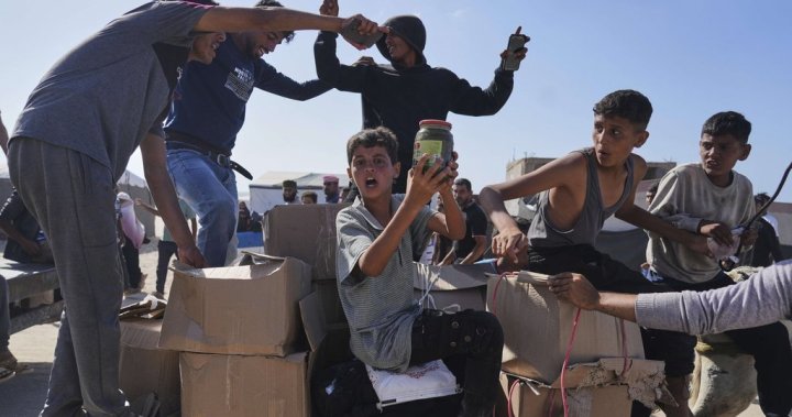 Palestinians overwhelm Gaza food distribution centre run by new aid group – National [Video]