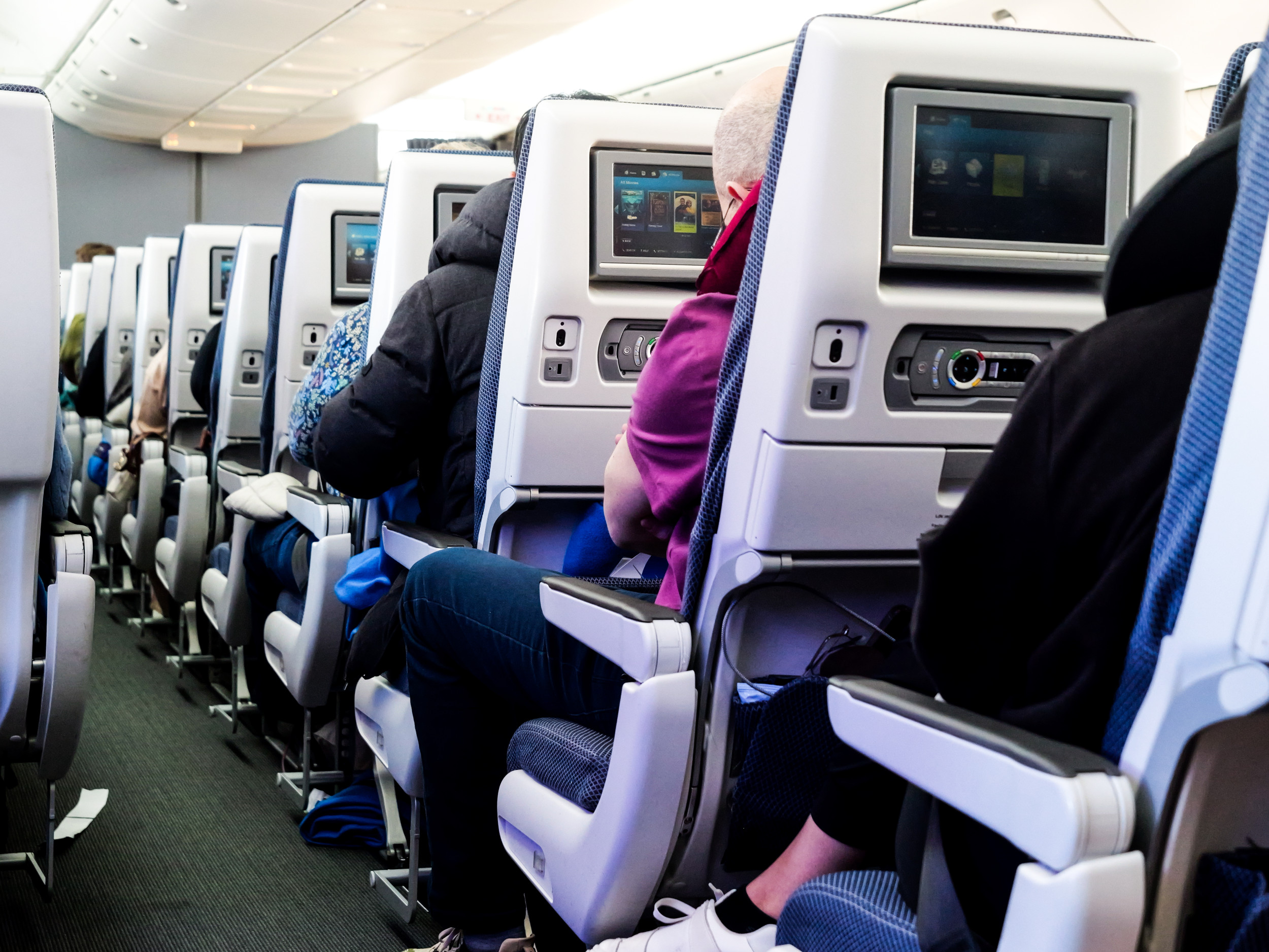 Plane Passenger’s Take on Reclining Seats Goes ViralSparks Debate [Video]