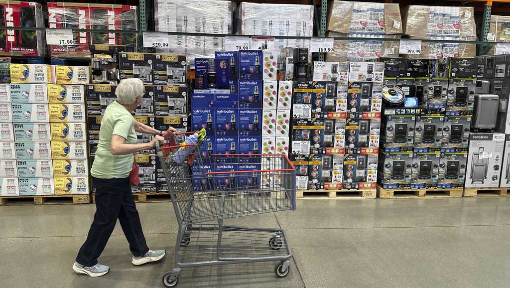 Consumer spending dips as inflation trends lower in April [Video]
