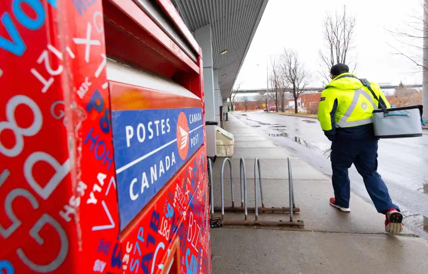 UPDATE: Canada Post asks jobs minster to force union to vote on ‘final offers’ [Video]