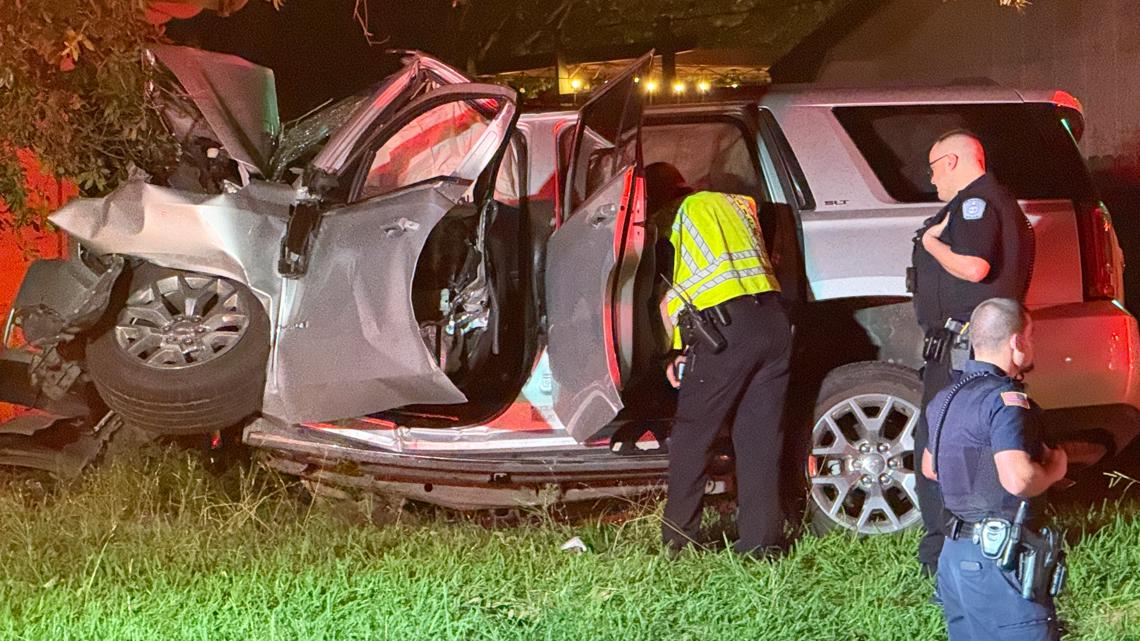 Beaumont SUV crash leaves 8 people with serious injuries [Video]