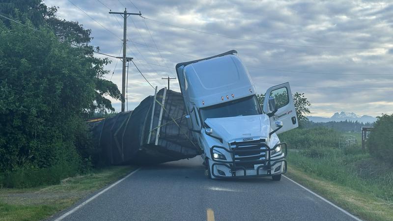 Millions of bees escape from semi rollover near B.C.-American border Friday [Video]