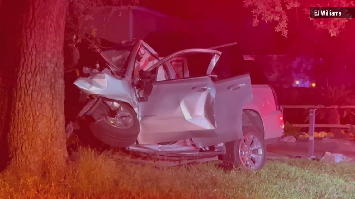 Beaumont SUV crash leaves 8 people with serious injuries [Video]