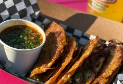 Vibrant pink truck serving Mexican street eats has pulled up in Oshawa [Video]
