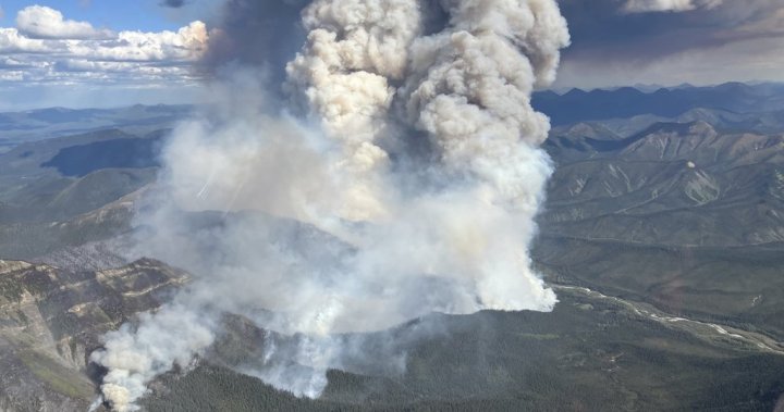 Alaska Highway cut near Fort Nelson as B.C. fire season ramps up [Video]