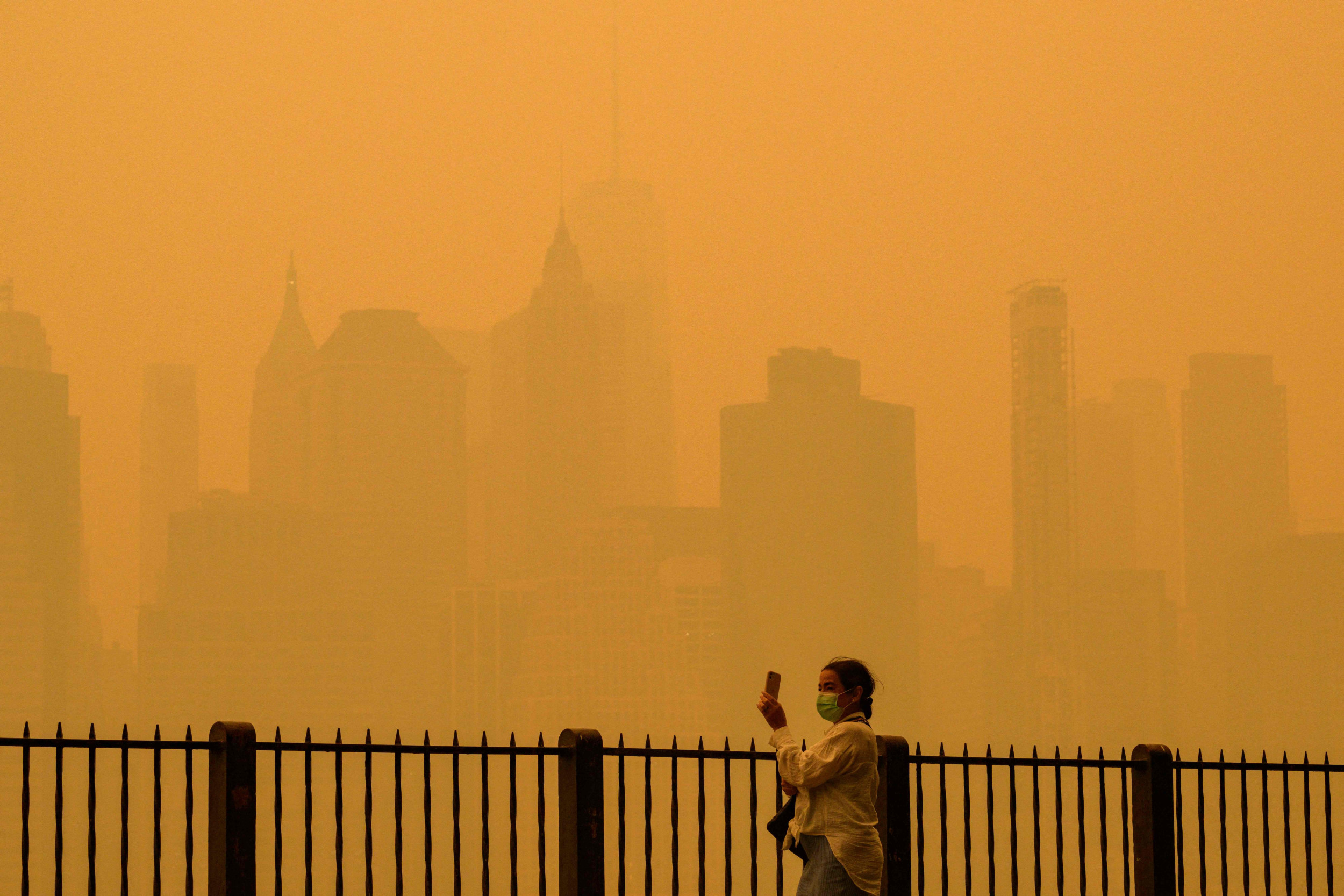 Hundreds of Thousands Told To Stay Indoors in 3 States [Video]