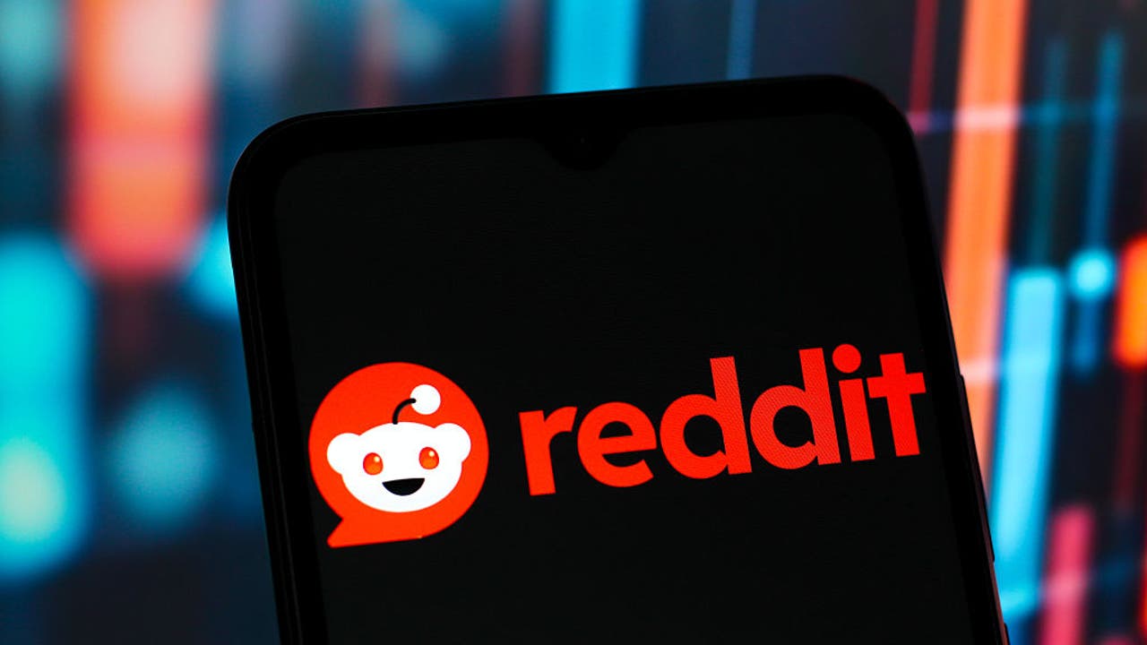 Reddit sues AI company Anthropic for allegedly scraping user comments to train chatbot Claude [Video]