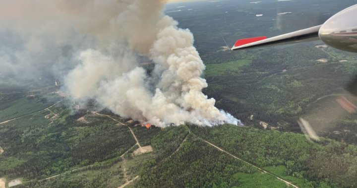 Kiskatinaw River wildfire prompts new evacuations in northeast B.C. [Video]