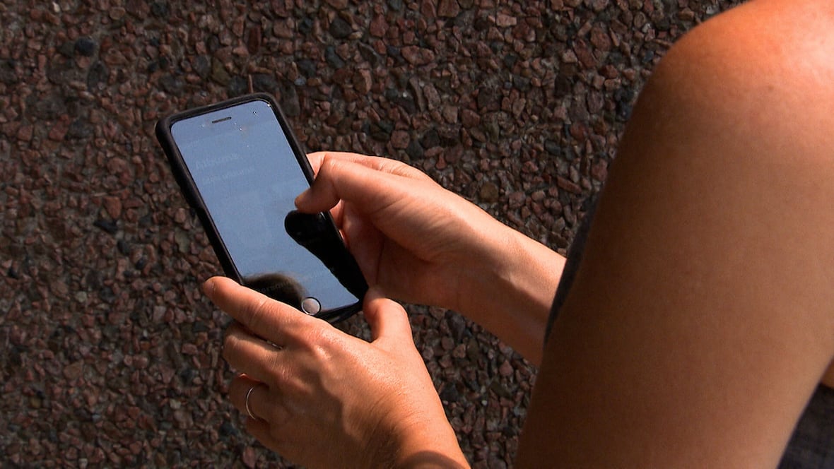 What Quebecs new law on the sharing of intimate photos without consent does [Video]