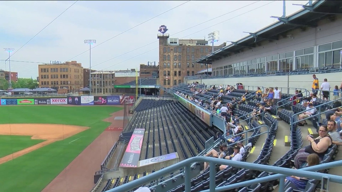 Walleye fans show ECHL Finals support at Fifth Third Field watch party [Video]