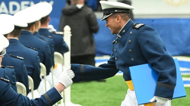 U.S. Air Force cadet who graduated with flying colours isn’t allowed to serve their country [Video]