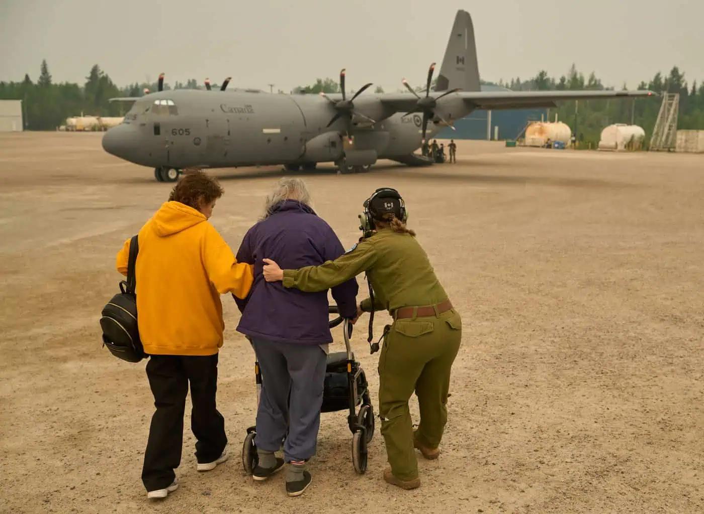 Manitoba residents fleeing scorching wildfires take refuge in Niagara Falls, Ont. [Video]