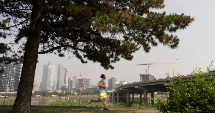 Quebec could break its poor air quality record as smoke sits over the province [Video]