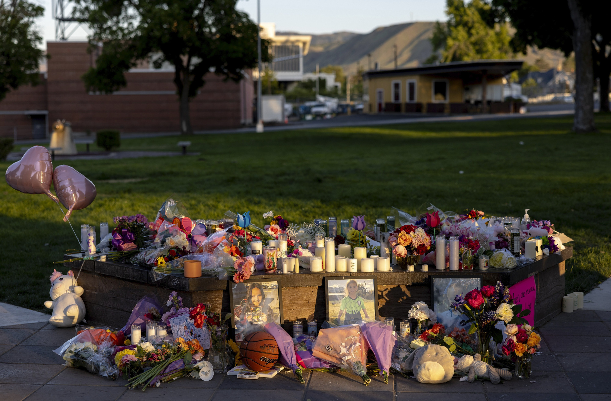 Father Accused of Killing Daughters Could Be Traveling to Canada: Police [Video]