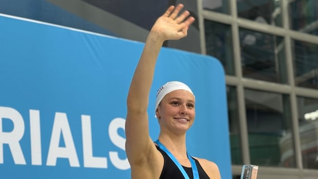 Summer McIntosh smashes women’s 400m freestyle world record at Canadian swim trials [Video]