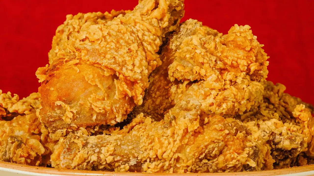 Popeyes supplier accused of selling ‘unsafe’ chicken stored in garages to Ontario restaurants [Video]