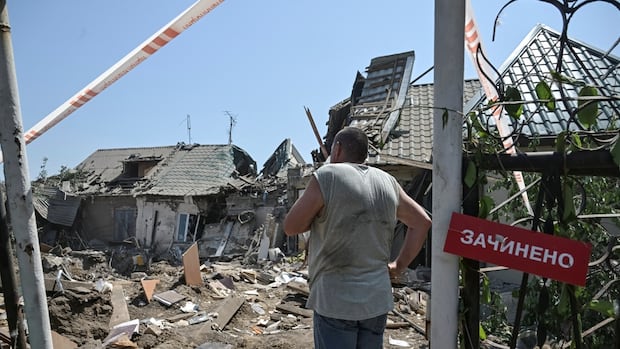 Russia launches nearly 500 drones into Ukraine, as sides exchange more prisoners [Video]