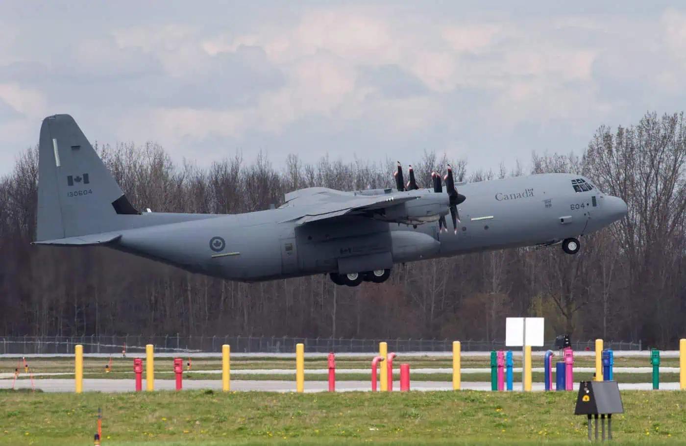 700 people evacuated by military due to wildfire threat in northern Ontario [Video]