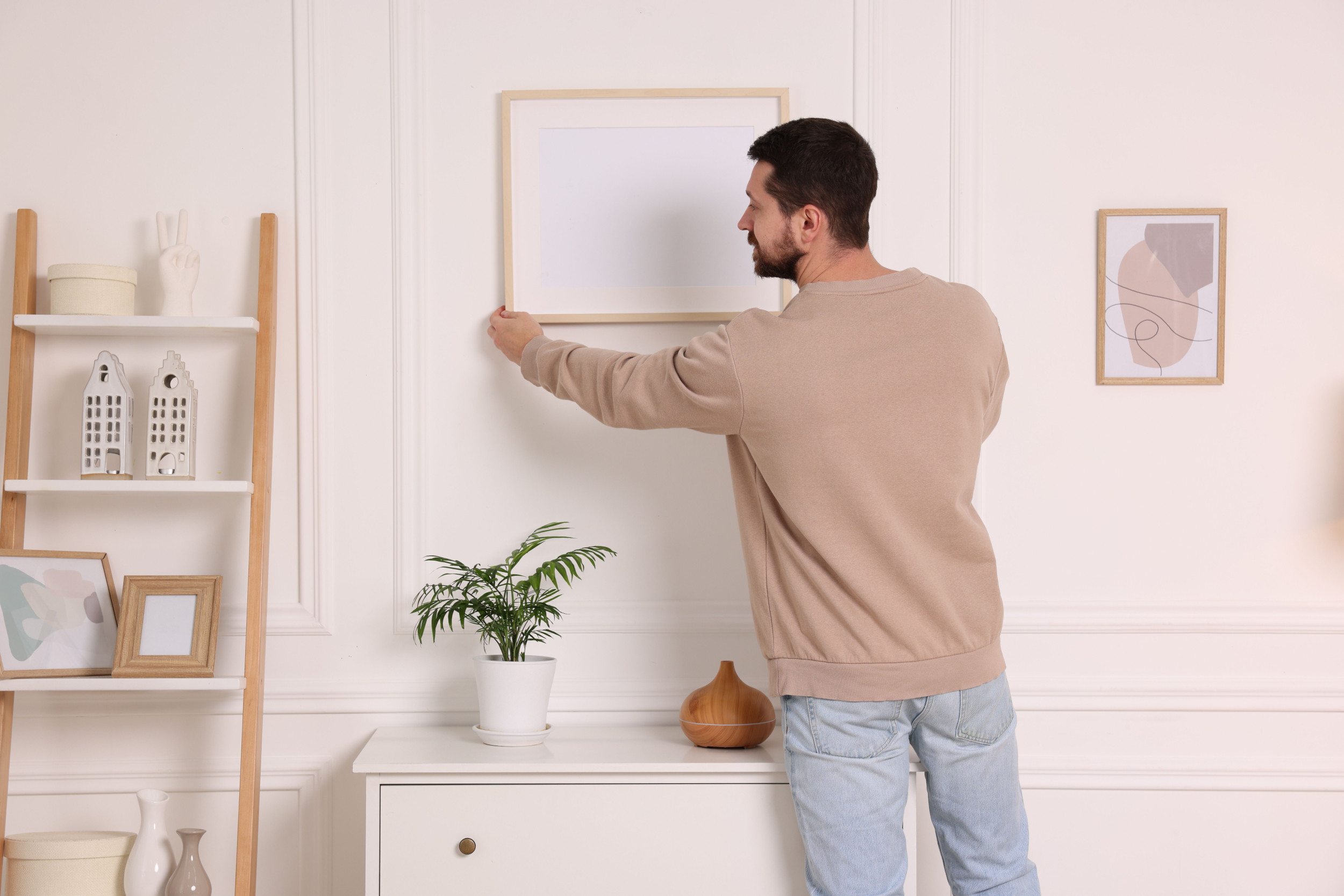 He Never Met His GrandadThen Found a Message on the Wall [Video]