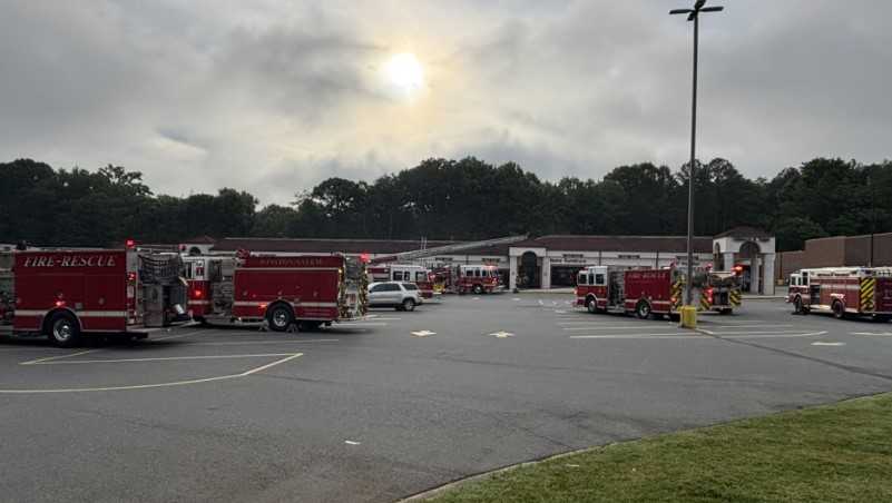 WSFD: Crews respond to fire at shopping center on University Parkway [Video]