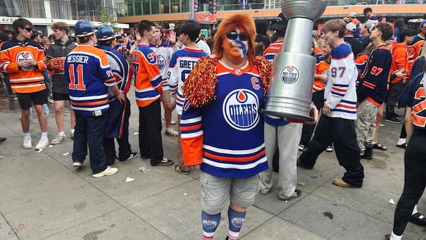 How Edmonton Oilers fans are celebrating the team’s success near and far [Video]