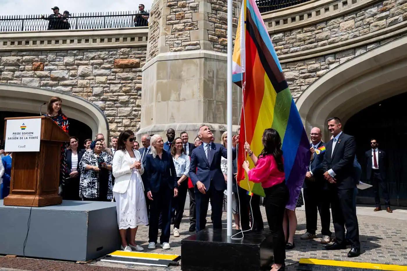 Prime minister, MPs attend ceremony to raise Pride flag on Parliament Hill [Video]