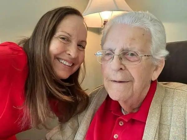 Former Whitby mayor, aerospace pioneer, dead at 94 [Video]