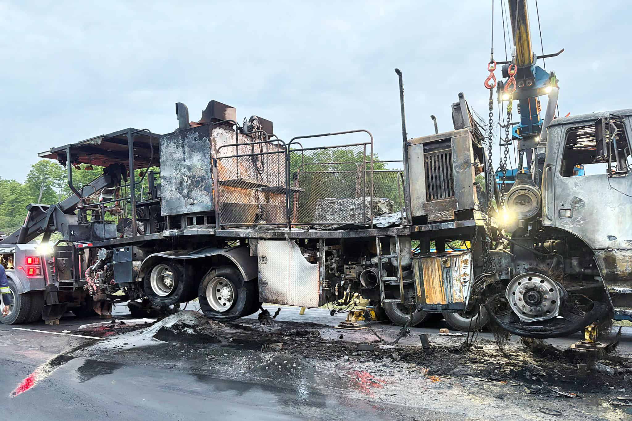 Truck loaded with 8,000 pounds of paint burns on an Ontario highway [Video]