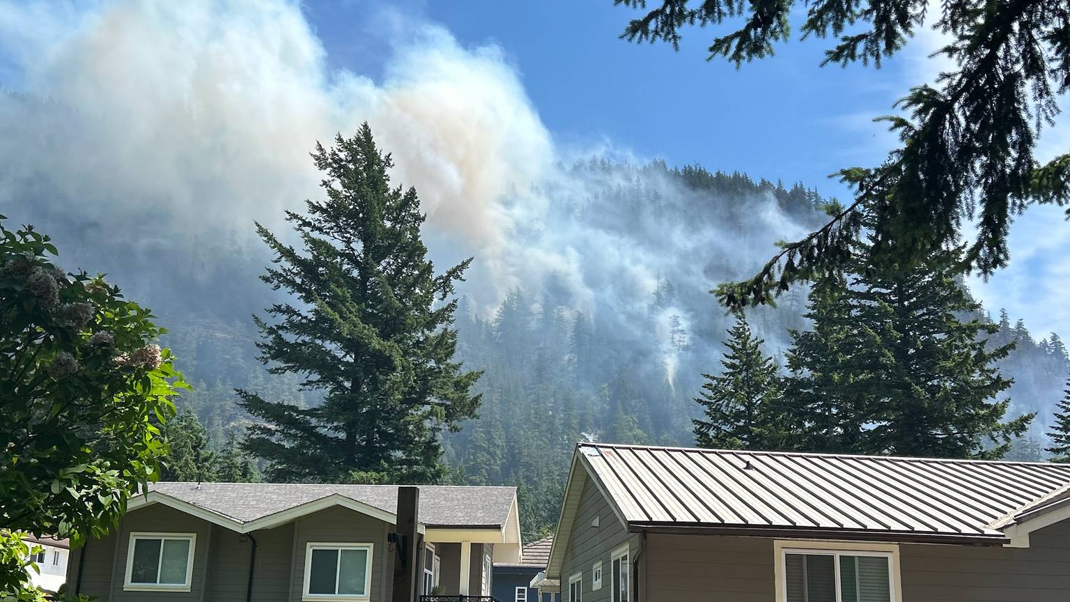 Squamish, B.C., declares wildfire state of emergency [Video]