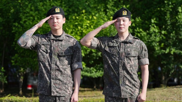 Fans celebrate as BTS stars Jimin, Jung Kook end mandatory South Korea military service [Video]