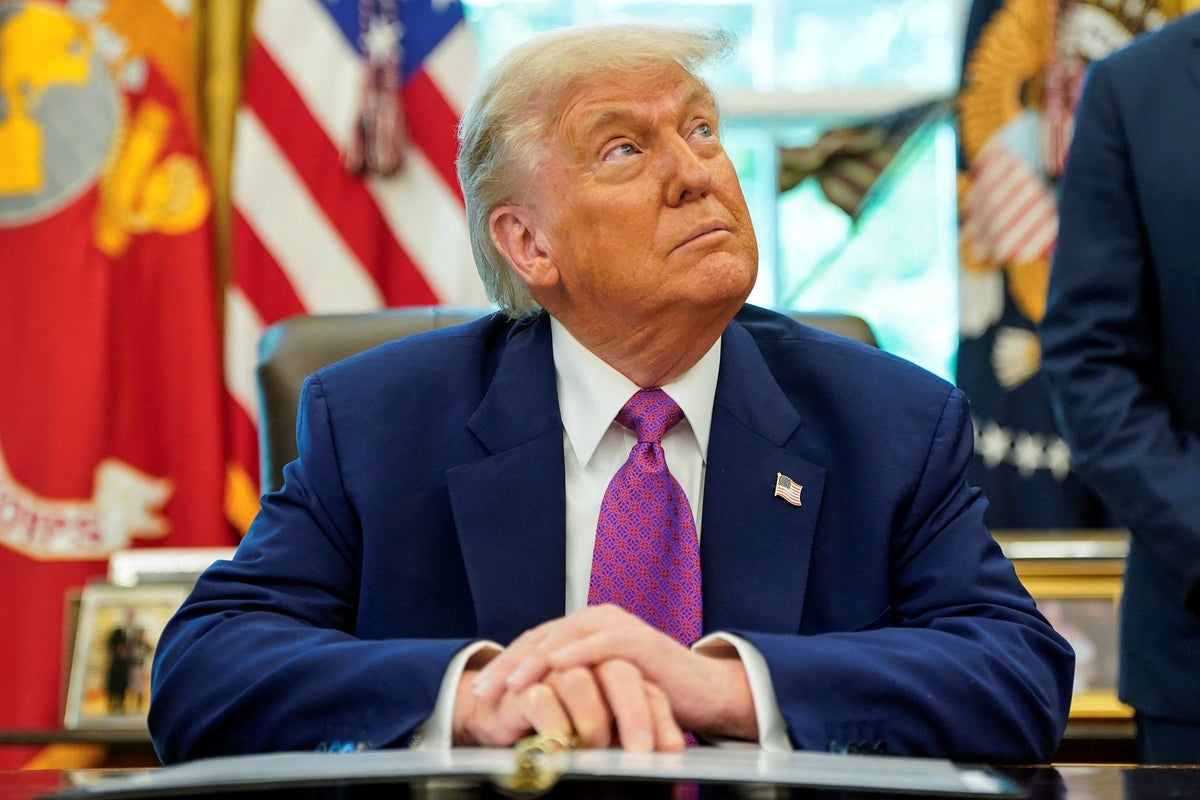Federal appeals court temporarily reverses decision on Trumps tariffs [Video]
