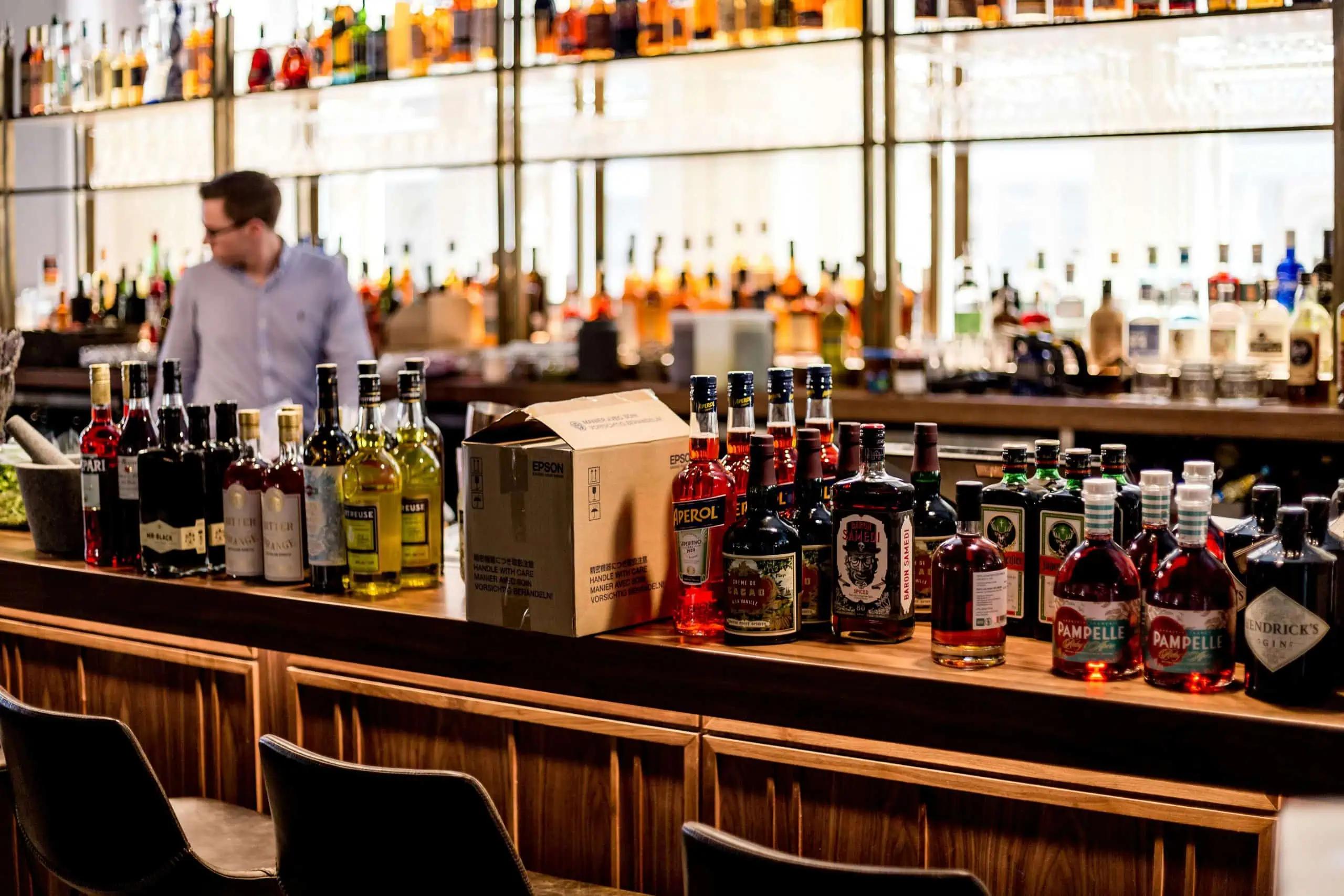 Ontario restaurants and bars struggling to stay afloat, worried about government support [Video]